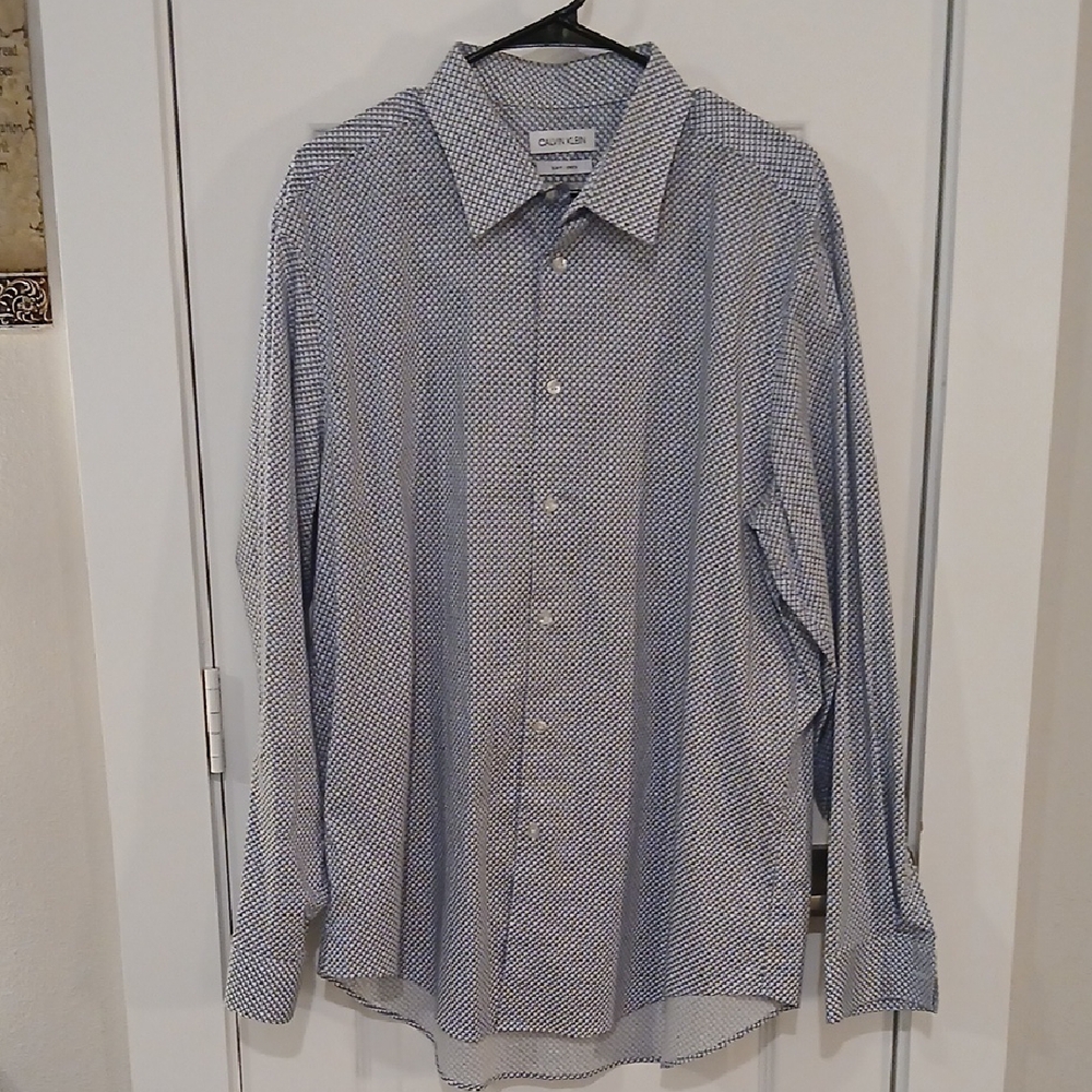 Calvin Klein Men's Geometric Blue and White Dress Shirt